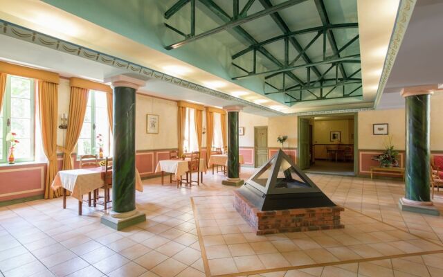 Spacious Villa in Drome with Swimming Pool