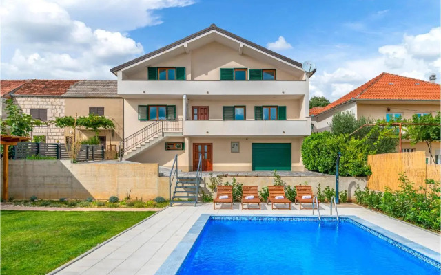 Three-Bedroom Holiday Home in Imotski