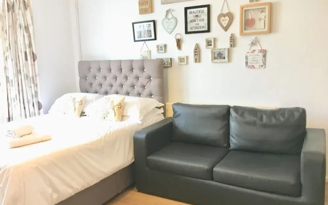 Cosy Inn Self-Contained Studio - Free Parking