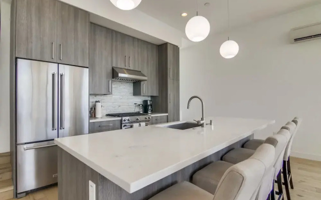 Spacious San Diego Loft wParking