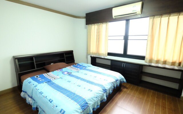 Nontsee Apartment