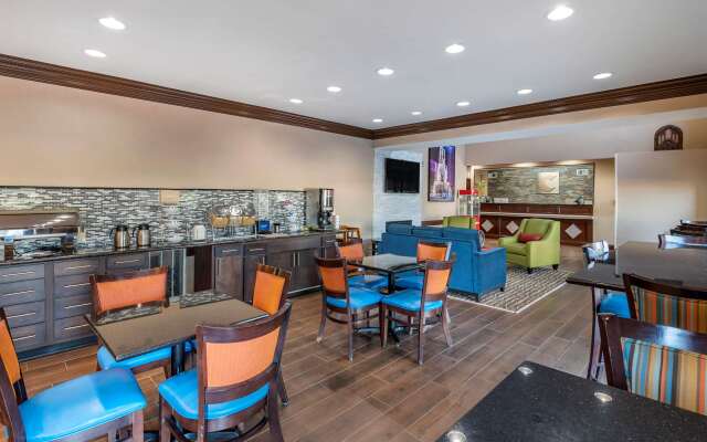 Comfort Inn & Suites Cincinnati Uptown Clifton