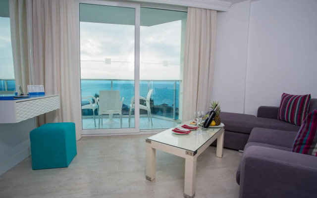 Le Bleu Hotel & Resort