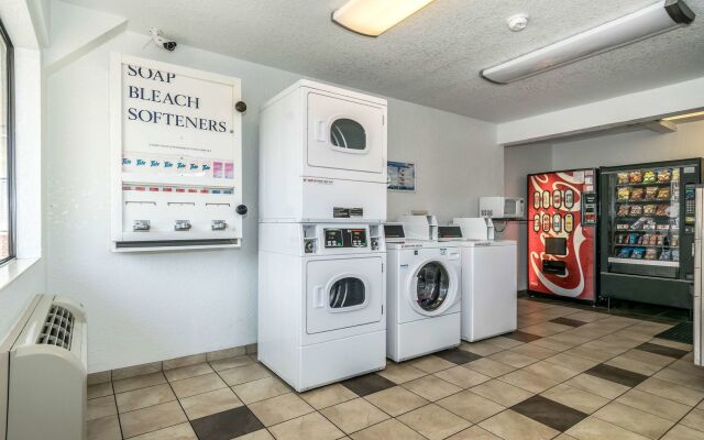 Motel 6 Anaheim, CA - Fullerton East