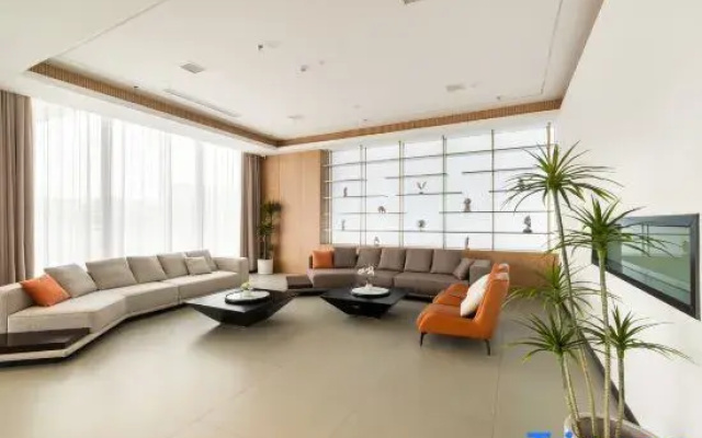 Pushu Four Seasons Hotel (Anshun Huangguoshu Avenue East Bus Station)