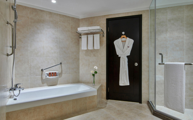 Crowne Plaza Zhuhai City Center by IHG