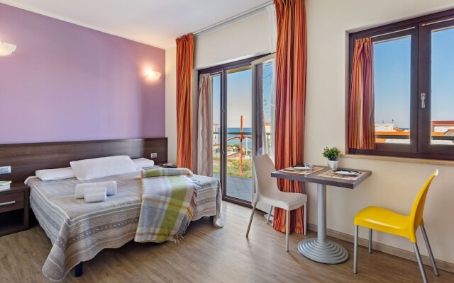 Upscale Apartment in Torre Melissa near Beach