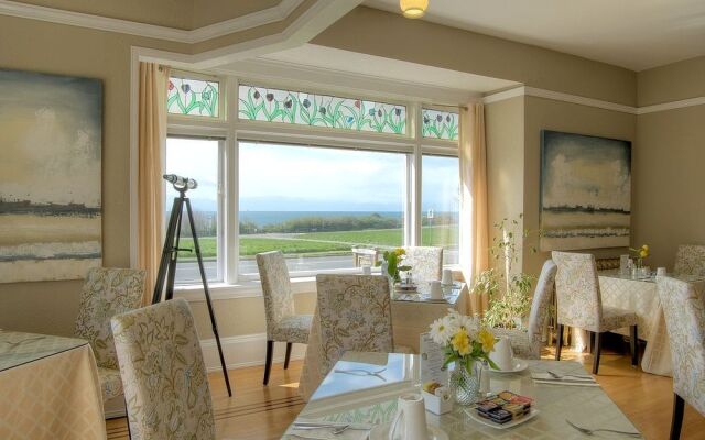 Dashwood Manor Seaside Bed & Breakfast