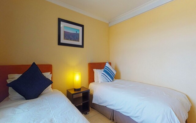 The Waves Crest Bloubergstrand