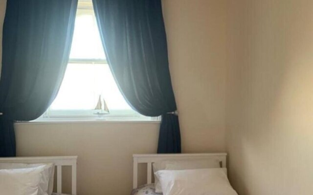Admirals Harbour View 2-bed Apartment in Harwich