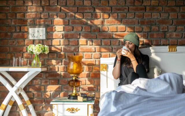 StayVista at Brickwood Hill with Outdoor Infinity Pool & Jacuzzi