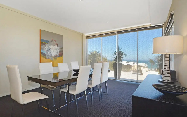 Mullaloo Beach Hotel & Apartments