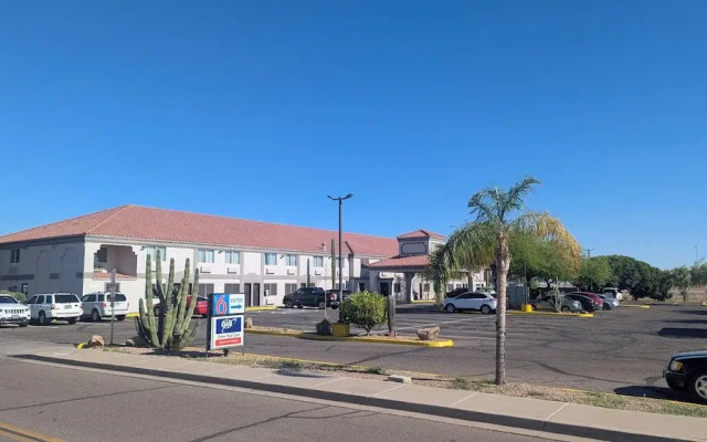 Superstition Inn and Suites