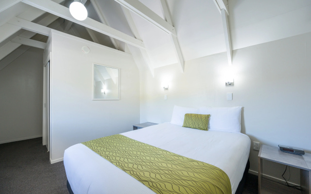 Admirals Motor Inn