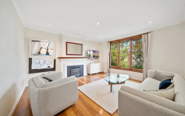Comfortable 3-bed Haven Near Canberra Attractions