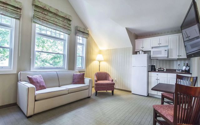 Quality Inn & Suites Downtown