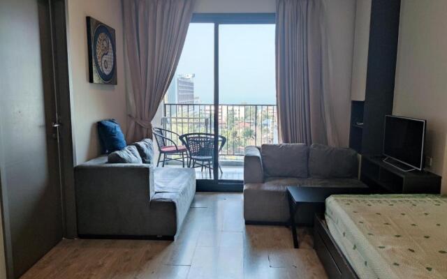 Pattaya Beach Sea View Rooftop Pool Resort