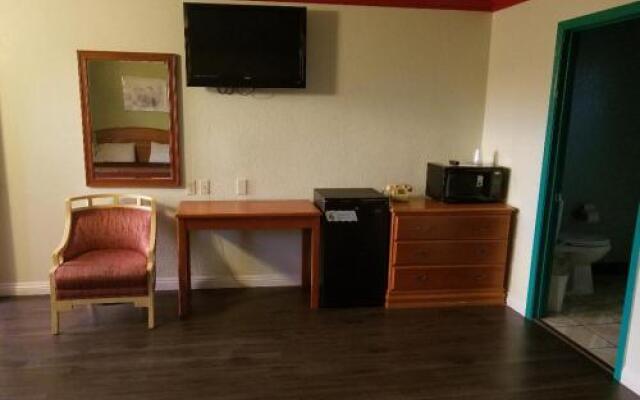 Super 7 Motel