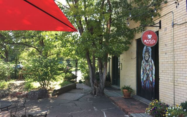 Cozy Carriage House, Walk to UNC, Free Bikes