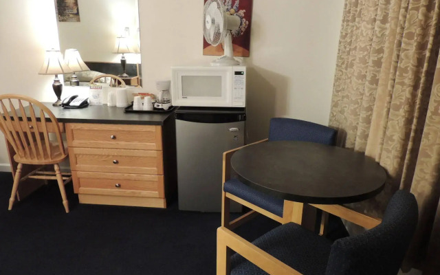 100 Mile Motel & RV Park