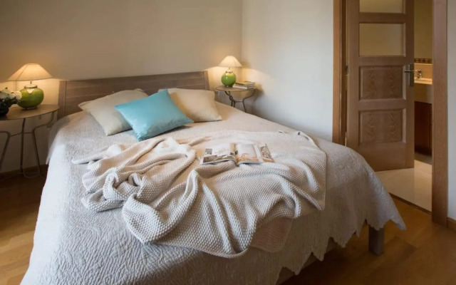 Elegant 3-bedroom Apartment in the Heart of BCN