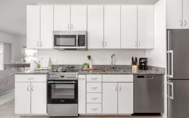 Lake Michigan Lux Apartments by Barsala