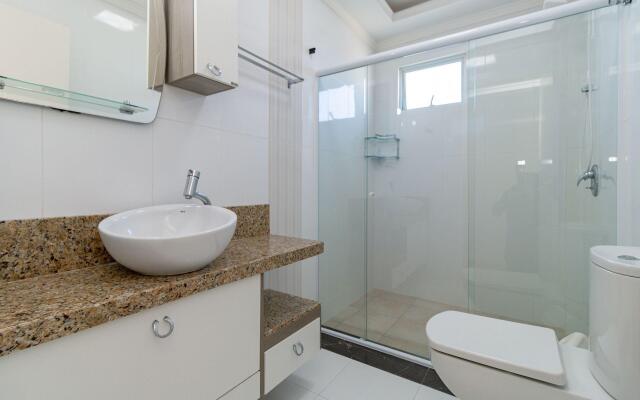 Aluguel Cobertura 4 suítes Vista Mar Jacuzzi Bombas SC