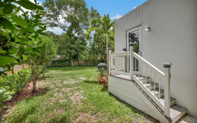 Sunshine Getaway Sleeps 4!