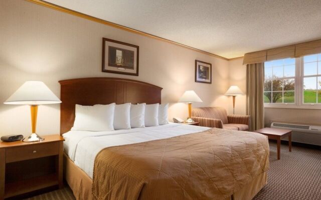 Ramada Williamsburg and Wasserbahn Waterpark