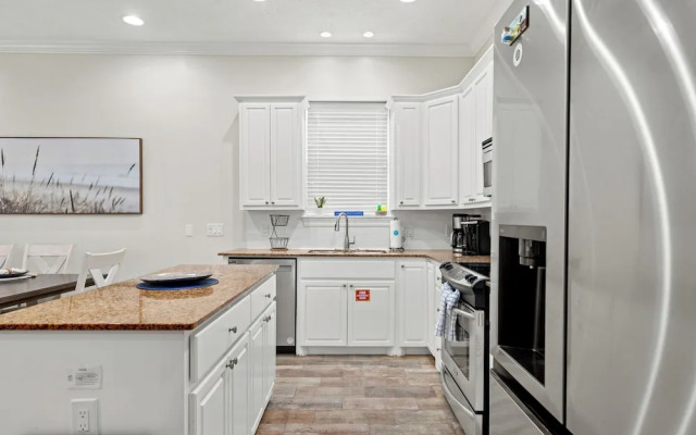 Escape to Sand Dollar Holler: Coastal Retreat, 3 Beds, 2.5 Baths, Sleeps 10!