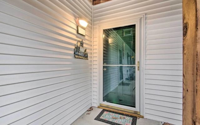 Spacious Lakefront Condo w/ Views in Camdenton!