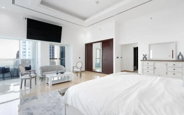 4BR Maid Penthouse w Pool and Jacuzzi