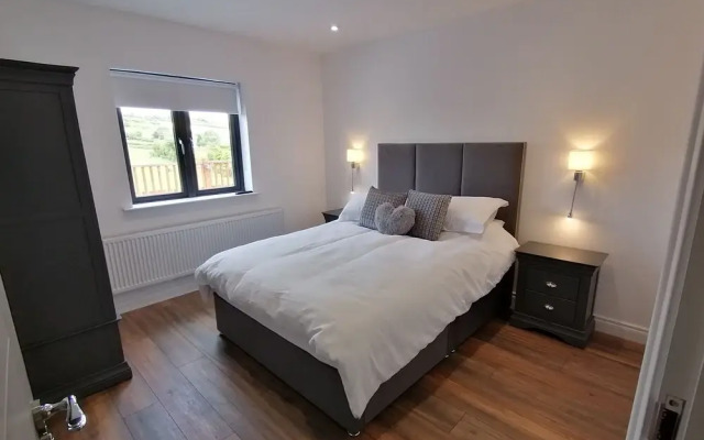 Lovely 3-bed Cabin in Meigh