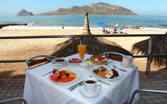 Las Flores Beach Resort
