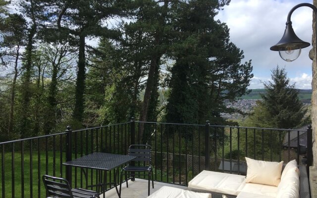 Otley Chevin B&B With Dining