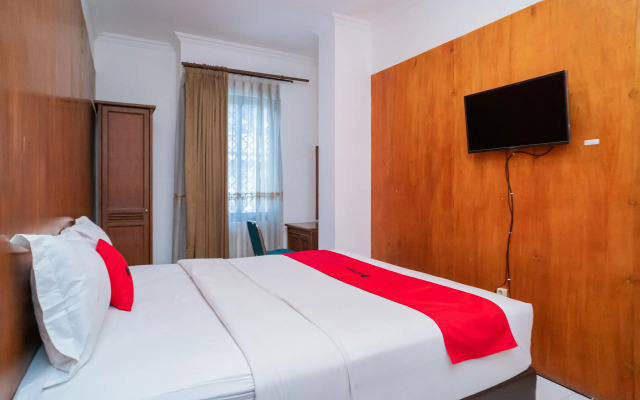 RedDoorz @ Hotel Surya Solo