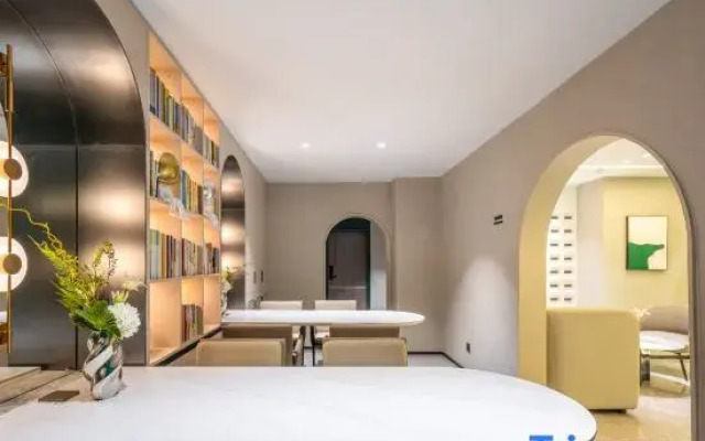 LeFull Apart‘Hotel