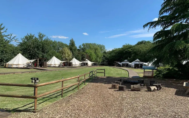 Oak Lodge Retreat - Glamping 2