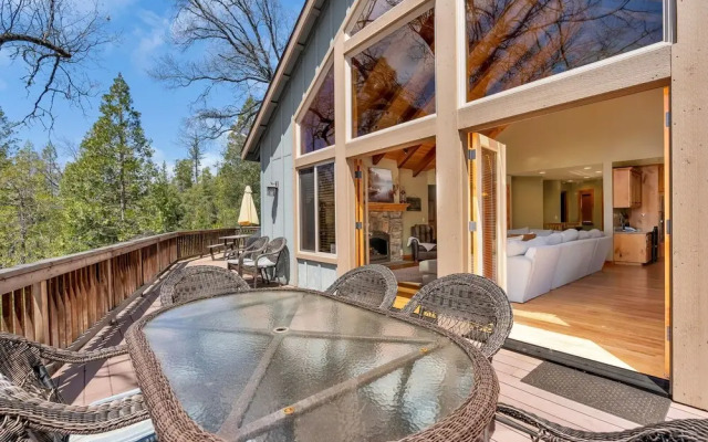 Bass Lake Beauty! 4 BDR Sleeps 16, Lakefront Views