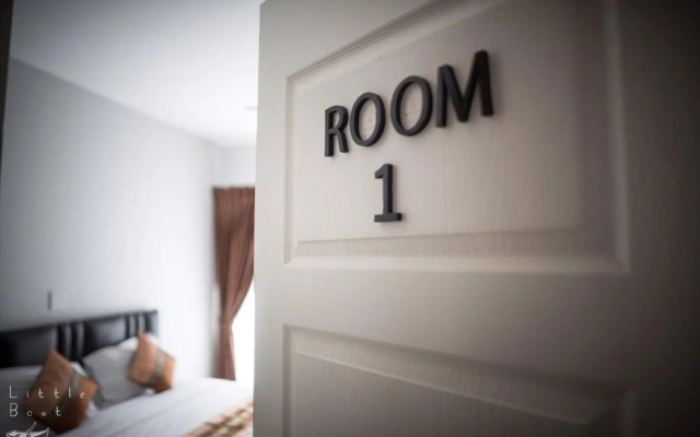 Retro Twin Home at Maesot