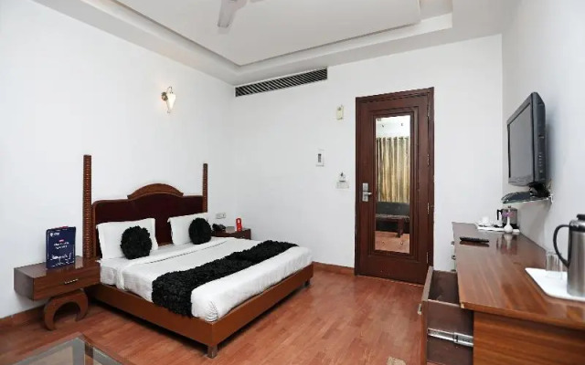 OYO 4258 Hari's Court Inns & Hotels