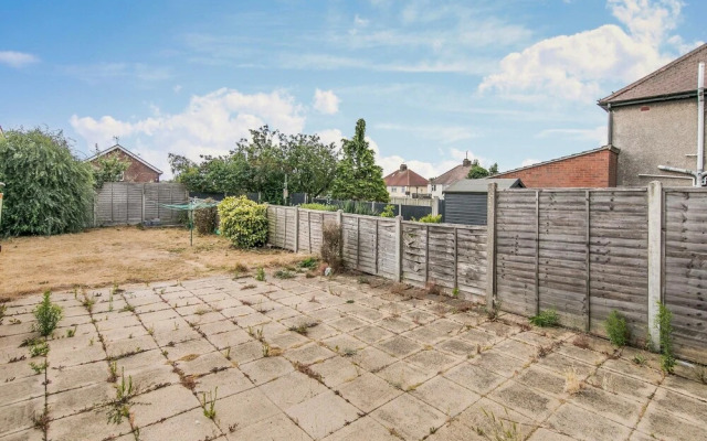 4br-sleeps10-parking-garden