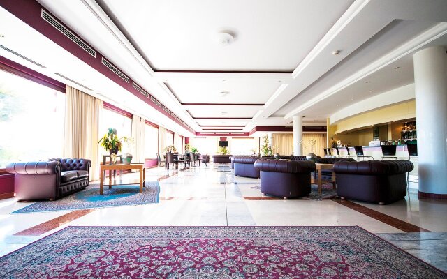 Отель La Rondinaia in Eurocongressi