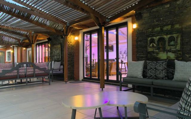 Bali and Eva Midlands