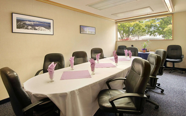 Ramada by Wyndham Portland Airport