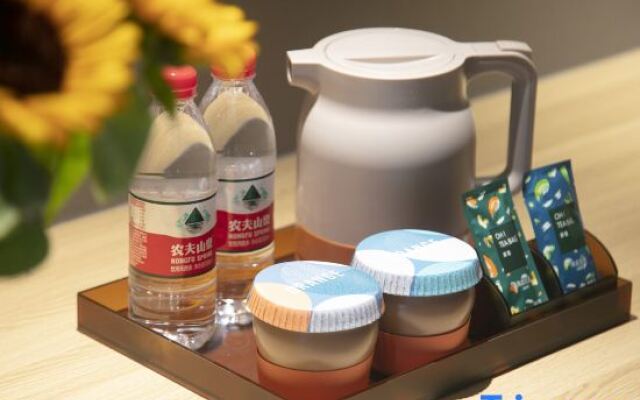 Orange Hotel (Zhengzhou Manhattan Yanzhuang Subway Station)