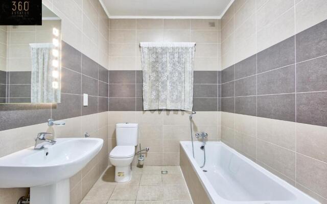 Seafront Sliema - Spacious 3BR opposite beach - AC by 360 Estates