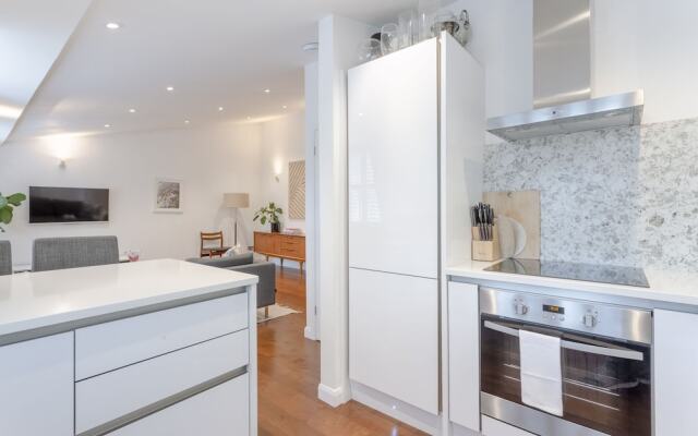 Well-Appointed 2 Bedroom East London Flat