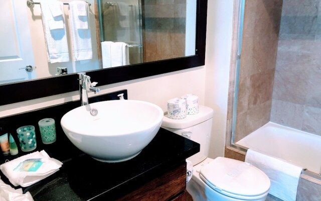 Luxury Suites - Heart of Beverly Hills