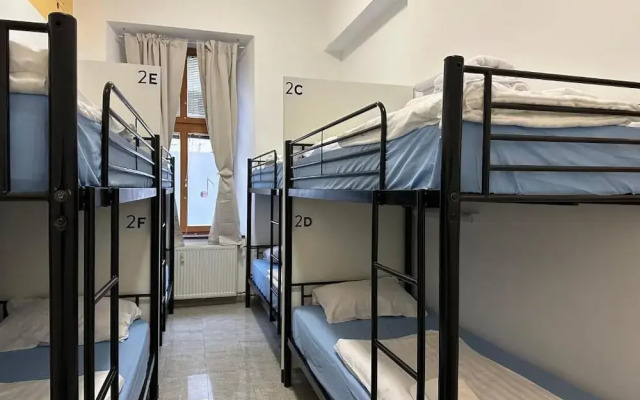 Hostel Opera